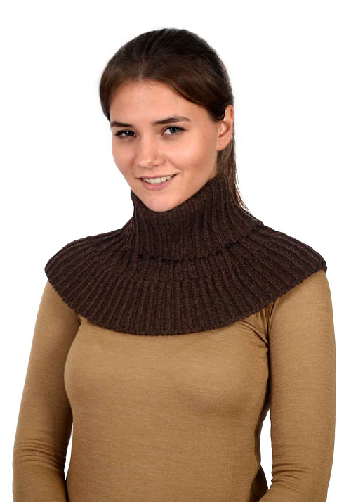 Манишка вязаная из верблюжьей шерсти