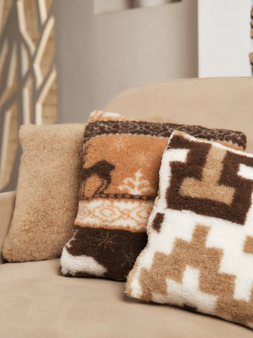 Подушка декоративная меховая из верблюжьей шерсти, рисунок Зигзаг 