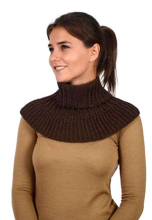 Манишка вязаная из верблюжьей шерсти