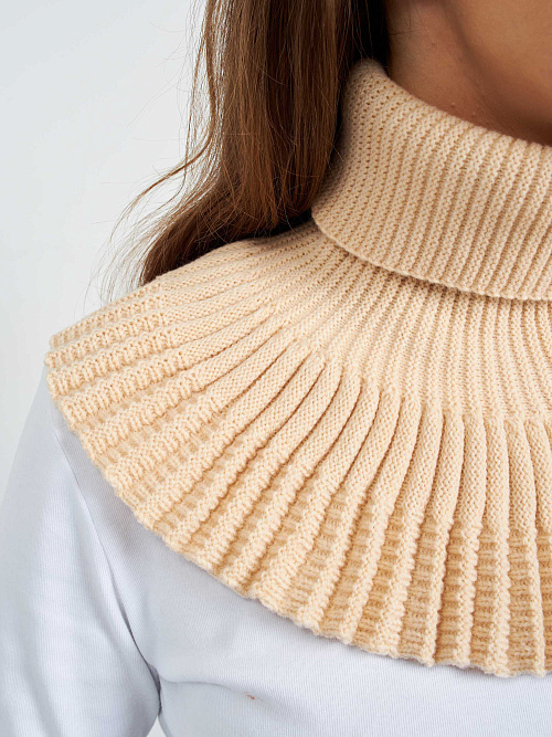 Манишка-гофре вязаная из шерсти мериноса 