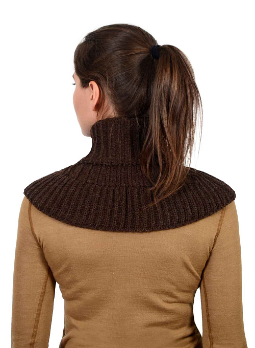 Манишка вязаная из верблюжьей шерсти
