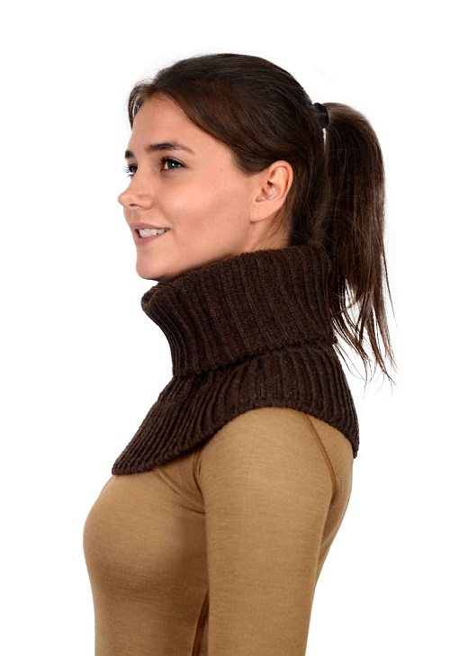 Манишка вязаная из верблюжьей шерсти